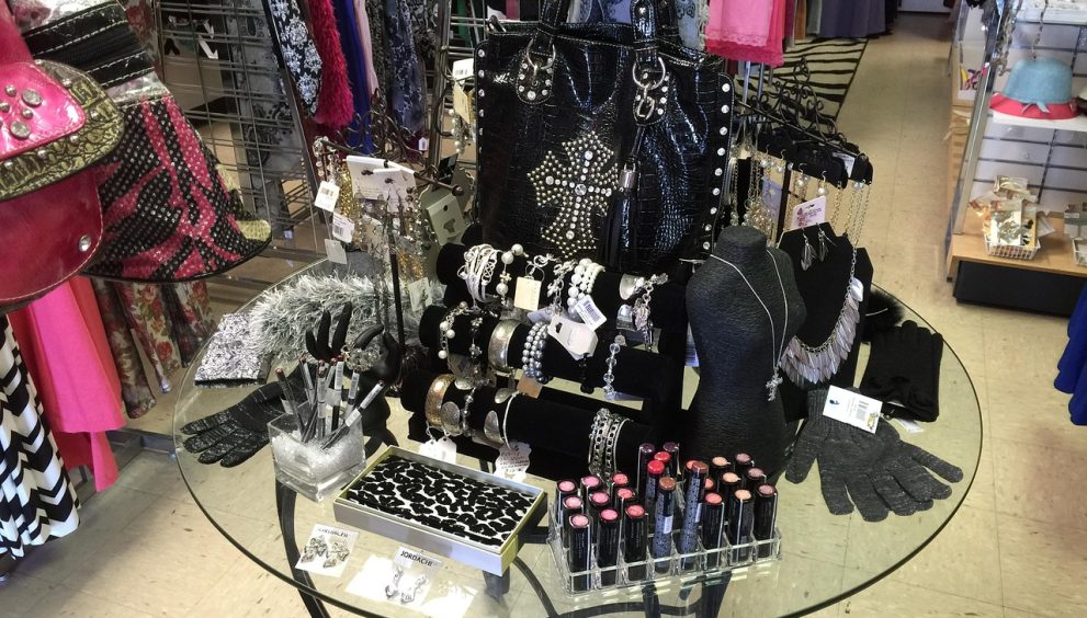 How to Use Fashion Coupons and Promo Codes Without Overspending