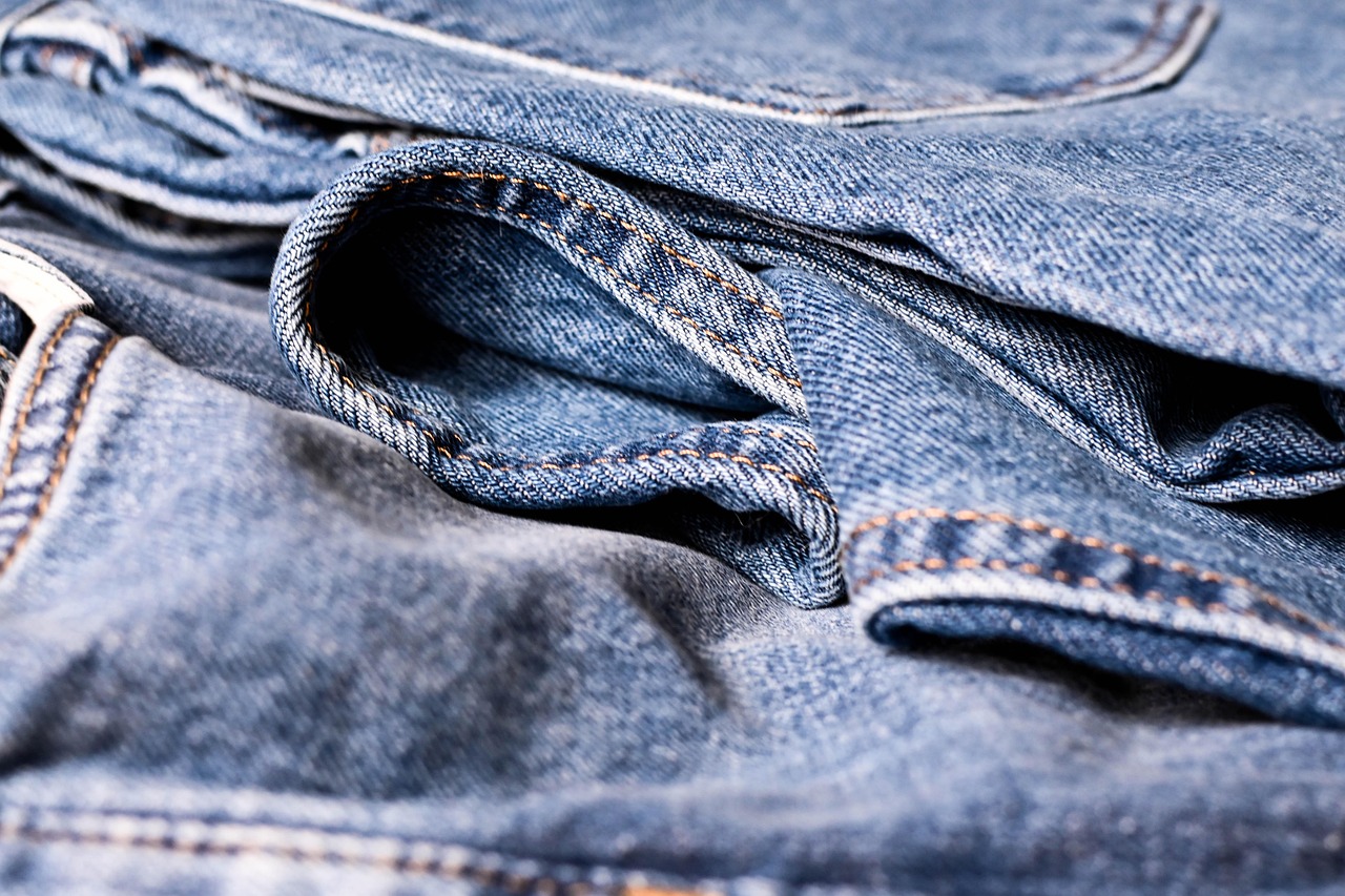 10 Small Sustainable Fashion Habits That Make a Big Difference