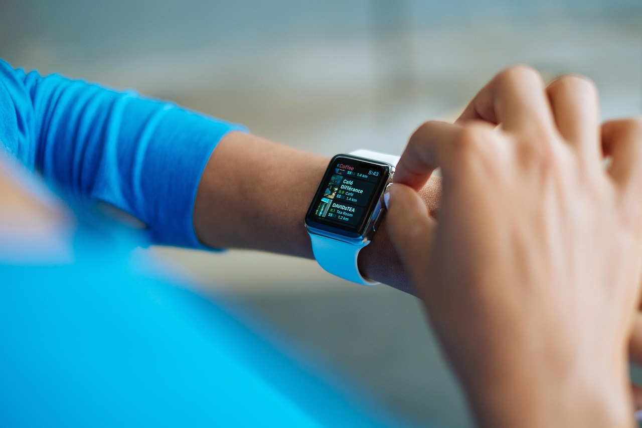 How to Use Wearable Tech for Smarter Fitness & Fashion: A Beginner’s Guide to Stylish Tracking