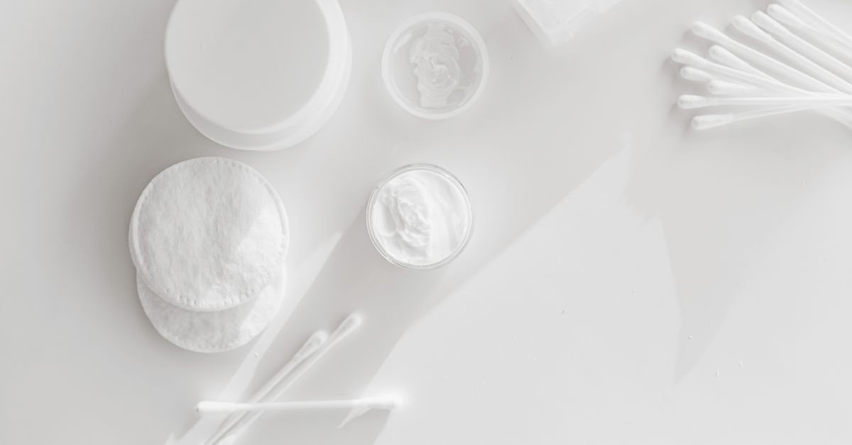 Soothing Sensitive Skin: How to Choose a Calming Repair Cream for Your Routine